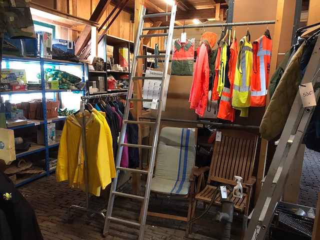 Altrex steekladder - afbeelding 1 van  2