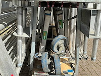 Altrex steigeraanhanger met asc steiger en aboma dakrandbeveiliging - afbeelding 5 van  15