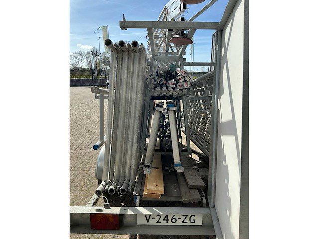 Altrex steigeraanhanger met asc steiger en aboma dakrandbeveiliging - afbeelding 6 van  15