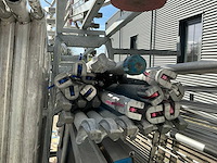 Altrex steigeraanhanger met asc steiger en aboma dakrandbeveiliging - afbeelding 7 van  15