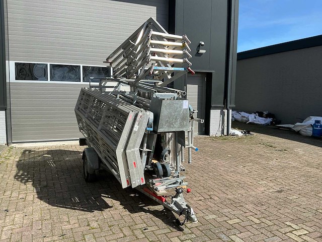 Altrex steigeraanhanger met asc steiger en aboma dakrandbeveiliging - afbeelding 1 van  15