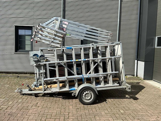 Altrex steigeraanhanger met asc steiger en aboma dakrandbeveiliging - afbeelding 10 van  15