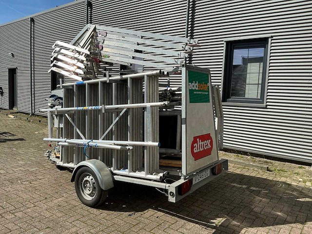 Altrex steigeraanhanger met asc steiger en aboma dakrandbeveiliging - afbeelding 11 van  15