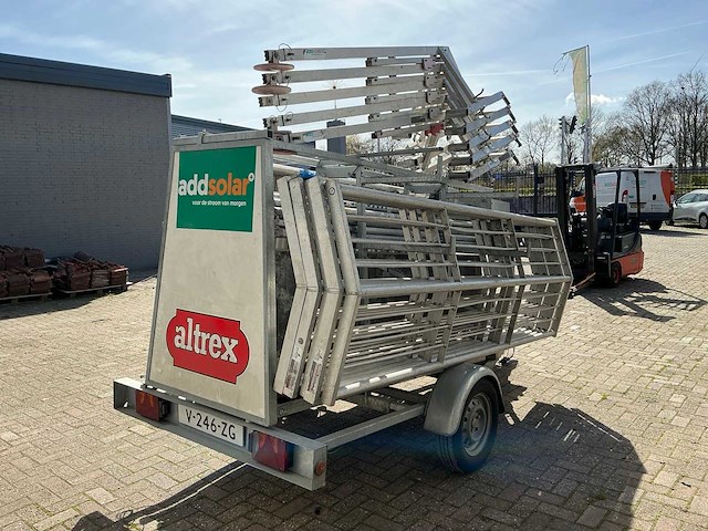 Altrex steigeraanhanger met asc steiger en aboma dakrandbeveiliging - afbeelding 13 van  15