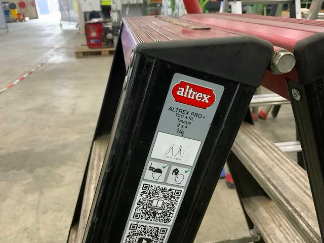 Altrex taurus 2x4 uitzettrap - afbeelding 4 van  4