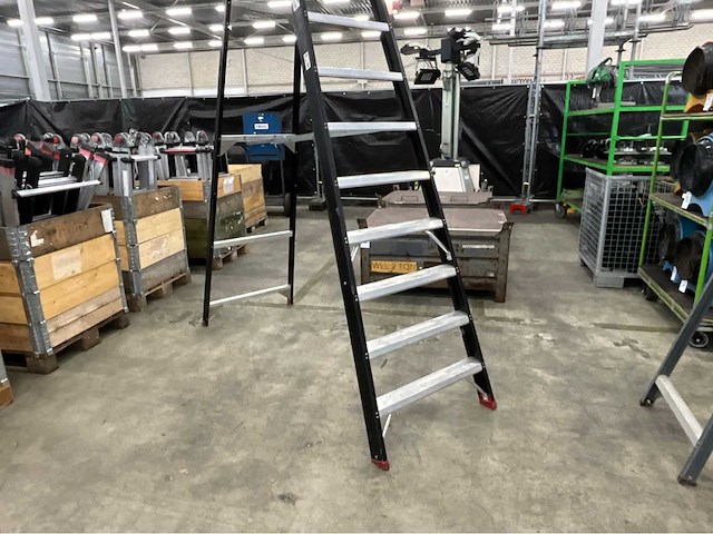 Altrex taurus tgb 12 trapladder - afbeelding 1 van  2