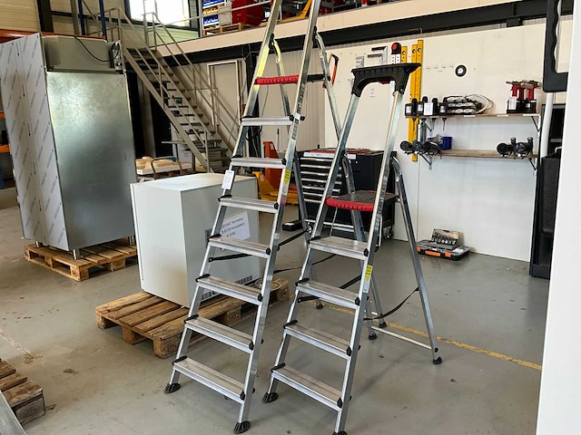 Altrex trap (2x) - afbeelding 1 van  6