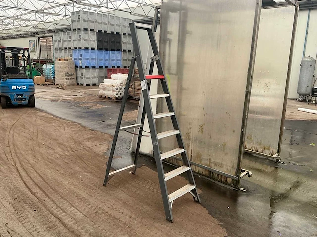 Altrex uitzet trap - afbeelding 1 van  5