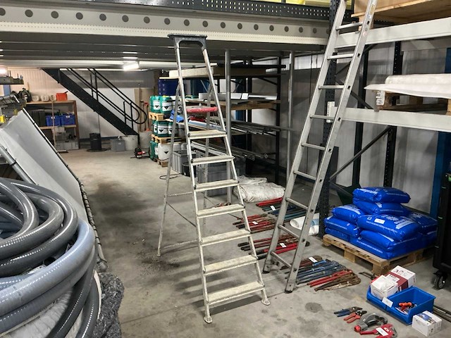 Altrex uitzettrap - afbeelding 1 van  2
