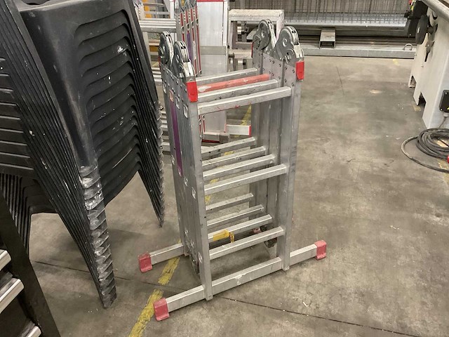 Altrex varitrex-comfort 4x3 vouwladder - afbeelding 1 van  2