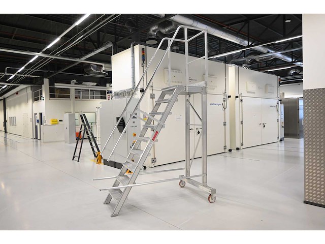 Altrex verrijdbare aluminium platform trap - afbeelding 1 van  8