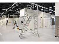 Altrex verrijdbare aluminium platform trap - afbeelding 1 van  8