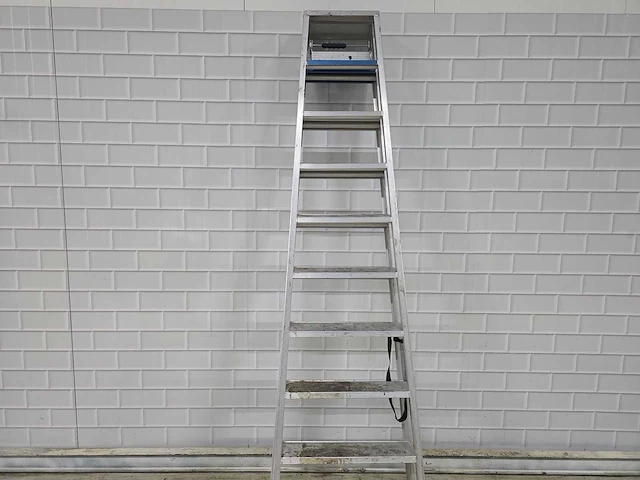 Alumat - sptd-10 - dubbele aluminium trapladder - afbeelding 1 van  5