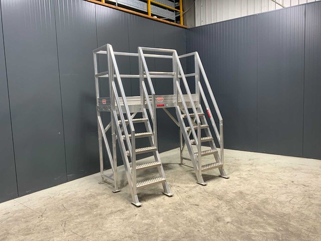 Aluminium bordes 5-trede 160cm hoogte - afbeelding 1 van  1
