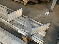 Aluminium daktrim 30x28x2500 mm (107x) - afbeelding 2 van  5