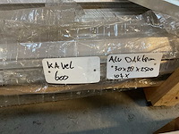 Aluminium daktrim 30x28x2500 mm (107x) - afbeelding 5 van  5