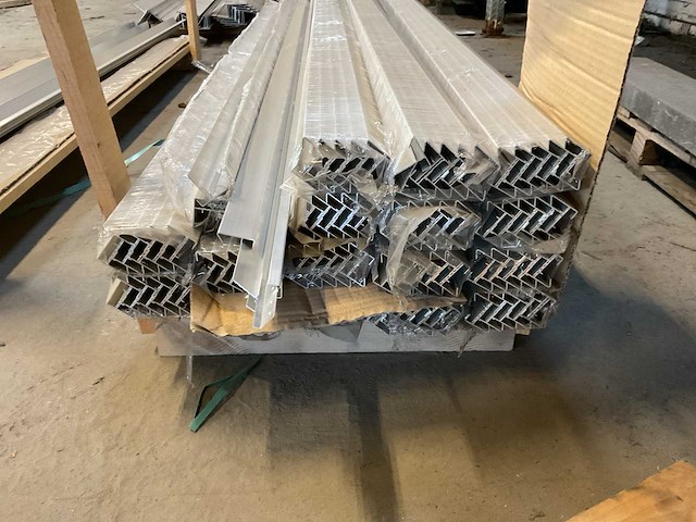 Aluminium daktrim 35x35x2500 mm (173x) - afbeelding 2 van  5
