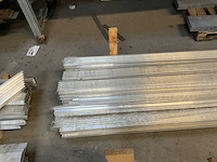 Aluminium daktrim 35x35x2500 mm (173x) - afbeelding 3 van  5