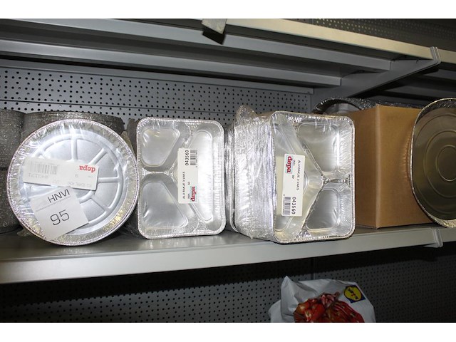 Aluminium disposables w.o. schaaltjes rond 17 cm, drievaks schaaltjes en grote schalen. ruim 750 stuks - afbeelding 3 van  4