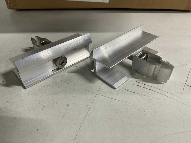 Aluminium eindklem voor montage zonnepanelen (100x) - afbeelding 1 van  2