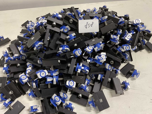 Aluminium eindklem voor montage zonnepanelen (110x) - afbeelding 1 van  3