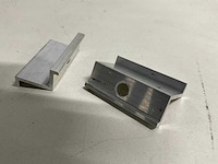 Aluminium eindklem voor montage zonnepanelen (245x) - afbeelding 1 van  2