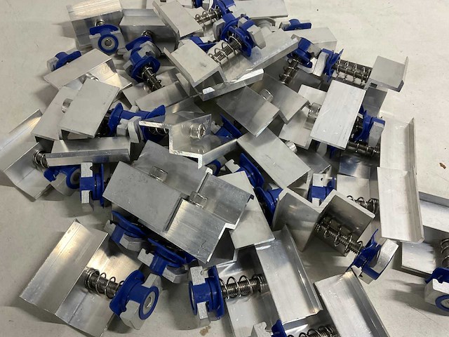 Aluminium eindklem voor montage zonnepanelen (80x) - afbeelding 1 van  3