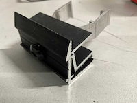 Aluminium eindklem zwart voor montage zonnepaneel (60x) - afbeelding 1 van  3
