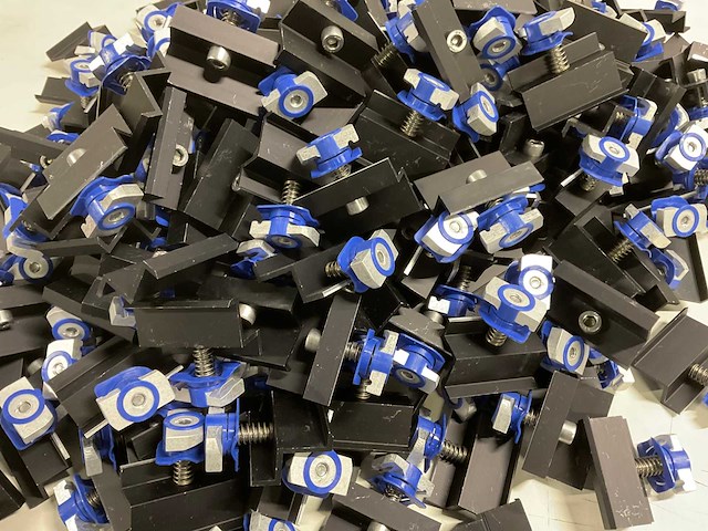 Aluminium eindklemmen voor montage zonnepanelen (110x) - afbeelding 2 van  3