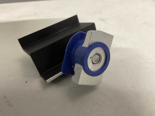 Aluminium eindklemmen voor montage zonnepanelen (110x) - afbeelding 3 van  3