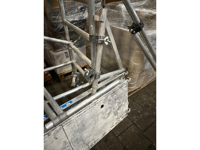 Aluminium euroscaffold rolsteiger 10 m hoog - afbeelding 2 van  13