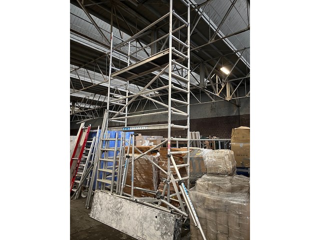 Aluminium euroscaffold rolsteiger 10 m hoog - afbeelding 1 van  13