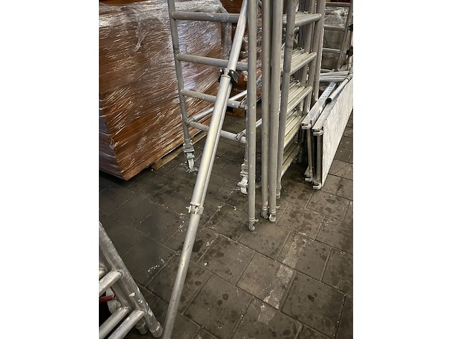 Aluminium euroscaffold rolsteiger 10 m hoog - afbeelding 9 van  13