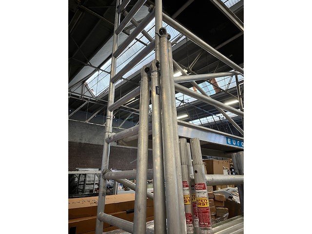 Aluminium euroscaffold rolsteiger 10 m hoog - afbeelding 10 van  13