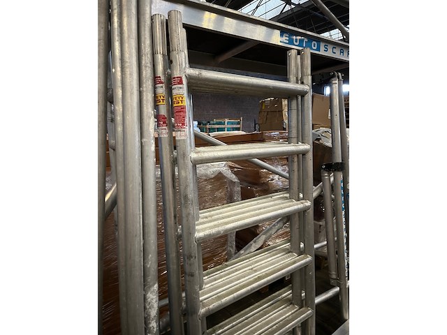 Aluminium euroscaffold rolsteiger 10 m hoog - afbeelding 11 van  13