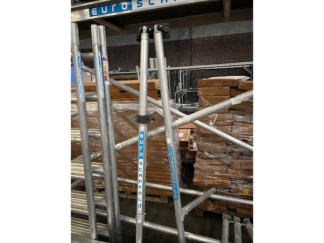Aluminium euroscaffold rolsteiger 10 m hoog - afbeelding 12 van  13