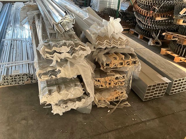 Aluminium hoeklijn 60x40mm (420x) - afbeelding 3 van  4