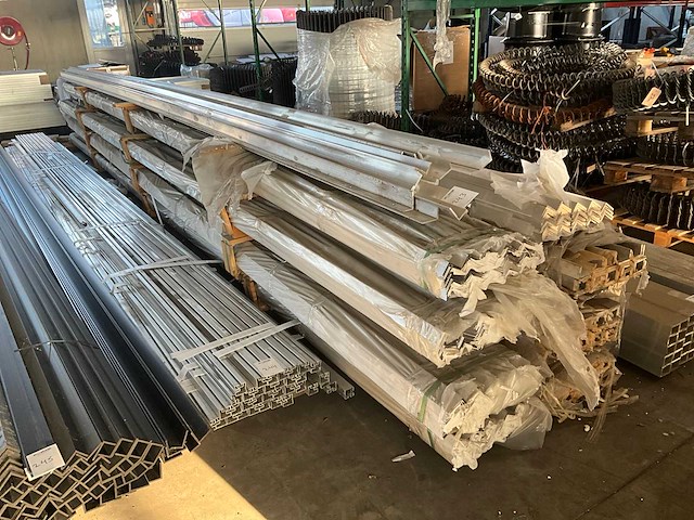 Aluminium hoeklijn 60x40mm (420x) - afbeelding 4 van  4