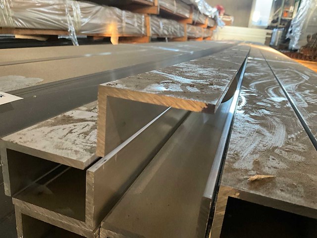 Aluminium hoeklijn 60x40mm (50x) - afbeelding 1 van  3