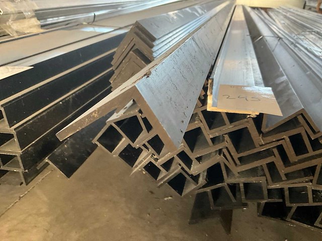 Aluminium hoeklijn 60x40mm (75x) - afbeelding 1 van  5