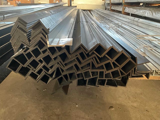 Aluminium hoeklijn 60x40mm (75x) - afbeelding 3 van  5