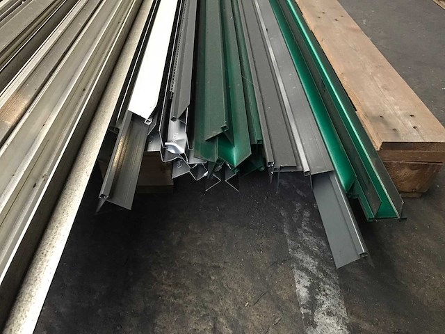Aluminium hoeklijn en daktrim - afbeelding 2 van  2