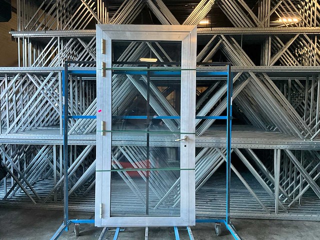 Aluminium kozijn + deur v.v. schüco hang en sluitwerk inbouwmaat 115x240cm - afbeelding 1 van  4