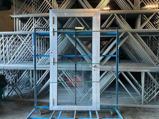 Aluminium kozijn + deur v.v. schüco hang en sluitwerk inbouwmaat 115x240cm - afbeelding 2 van  4