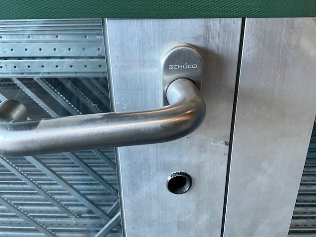 Aluminium kozijn + deur v.v. schüco hang en sluitwerk inbouwmaat 115x240cm - afbeelding 3 van  4