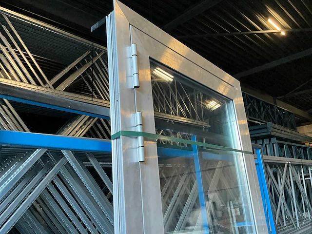 Aluminium kozijn + deur v.v. schüco hang en sluitwerk inbouwmaat 115x240cm - afbeelding 4 van  4