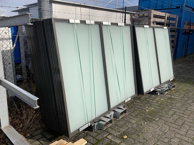 Aluminium kozijnen met raam (22x) - afbeelding 3 van  6