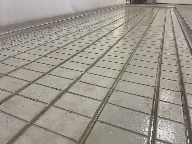 Aluminium kweektafel (5,90x1,715 mtr) (80x) - afbeelding 1 van  8