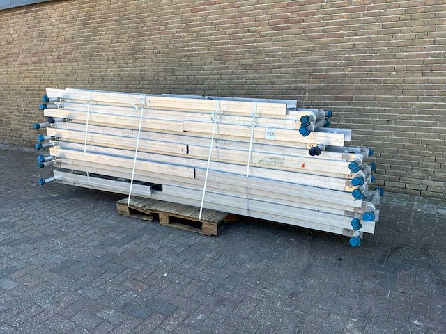 Aluminium ladderdelen voor schuine werkstelling (18x) - afbeelding 1 van  7