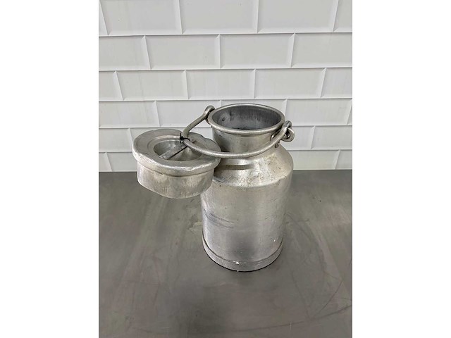 Aluminium melkbus met deksel - afbeelding 3 van  3